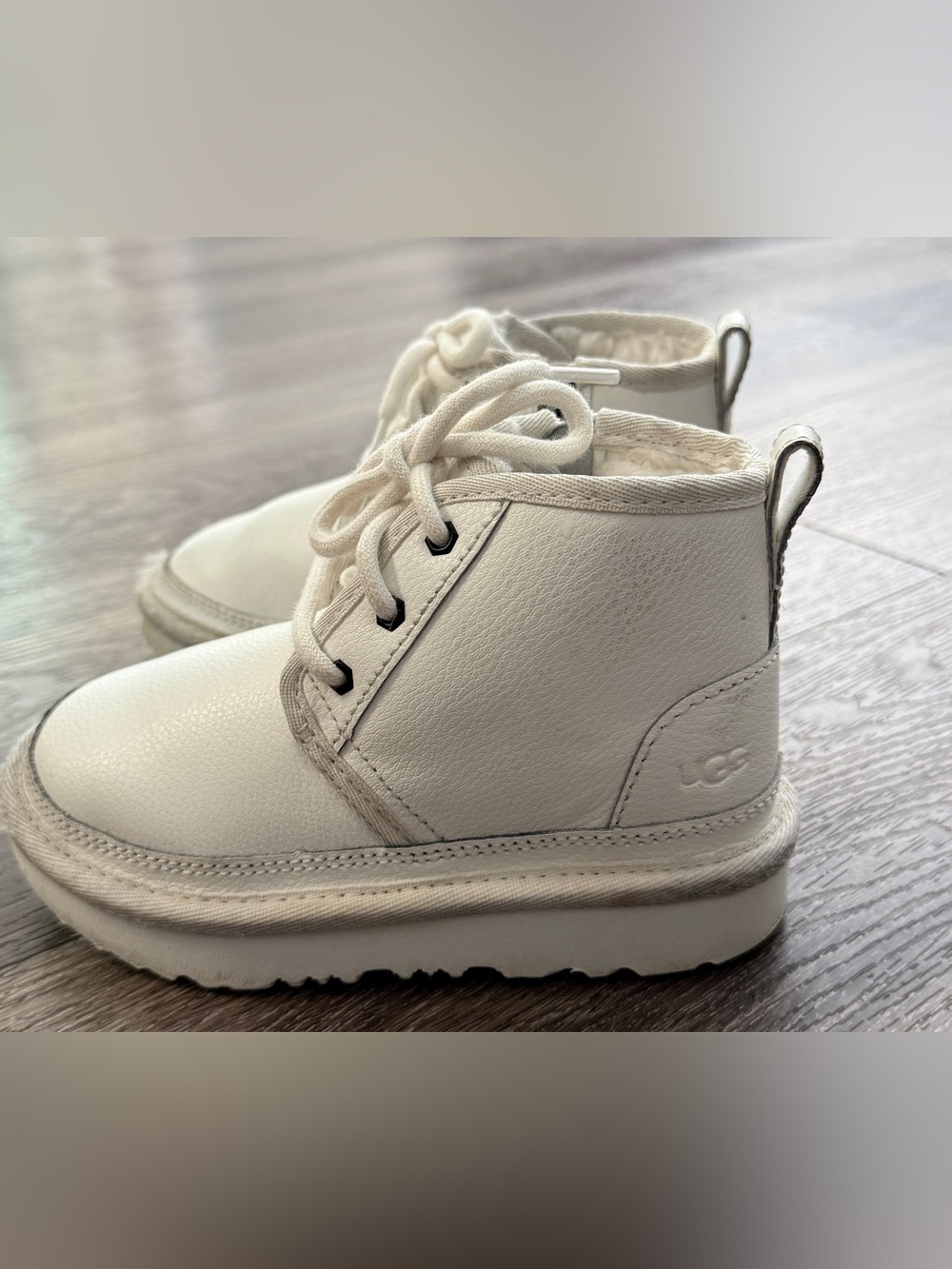 UGG Toddler Neumel II Leather Chukka Boots – White Leather 10T